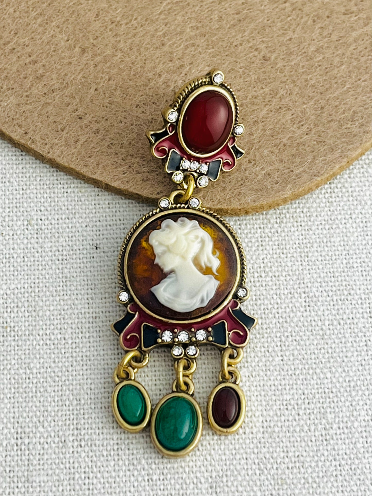 Gold Camelot Red Green Agate Pendant Earring