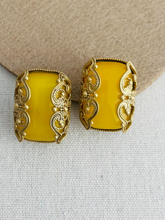 Yellow natural stone and Gold Distressed Vintage Earring